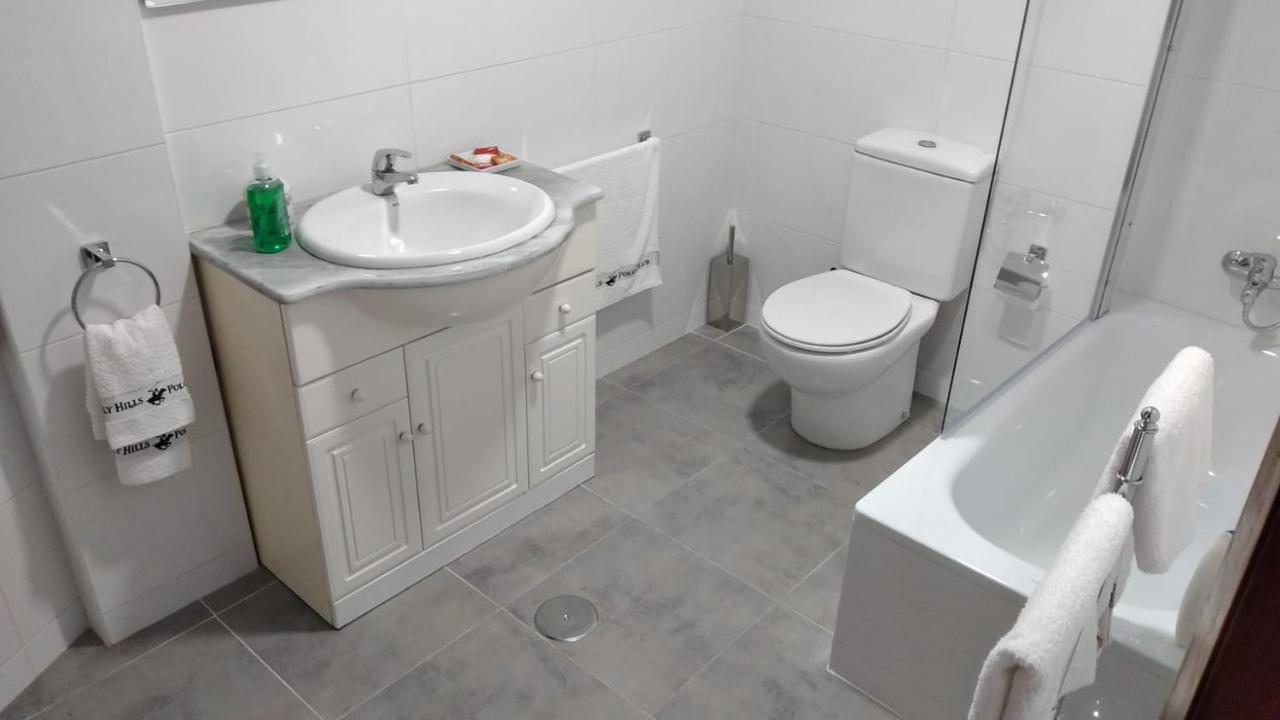Piso En Centro Urbano De Puentedeume Con Terraza Apartment Luaran gambar